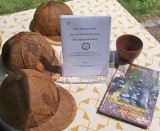 Neben der traditionellen Handwerkskunst weist die Broschüre des Forschungsinstituts Biopol auf zukünftigen Anwendungen.