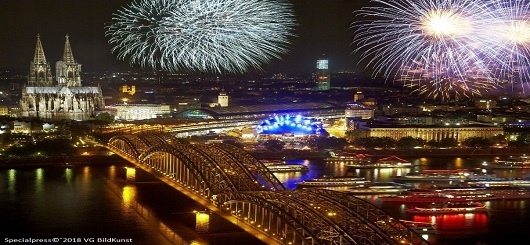 Kölner Lichter 2018 - Aufnahme vom Triangle Turm Köln über 100 m Höhe Kölner Lichter 2018 - Aufnahme vom Triangle Turm Köln über 100 m Höhe