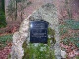 Der Gedenkstein für die Verdienste.