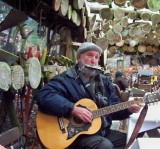 Der Zauber von Musik und Gesang - Klaus Schluchter - gleichzeitiger Eigentümer der Waldschenke - macht es möglich.
