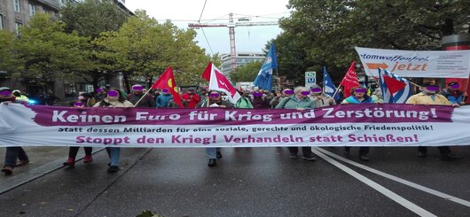 Banner am Kopf des Protestzuges Banner am Kopf des Protestzuges