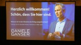 Leinwandunterstützung mit den Themengebieten des Vortrags