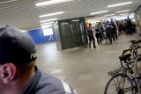 Polizei hindert Pressevertreter am Zugang zur U-Bahnhaltestelle