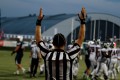 American Football Schiedsrichter beim Touchdown