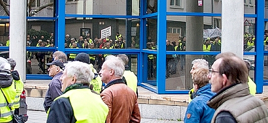 Demozug zum Stuttgarter Schlossplatz