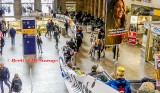 Demo verlässt den Hauptbahnhof in Richtung Schlossplatz