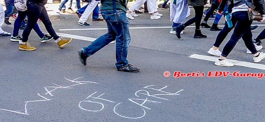 Demozug durch Stuttgart