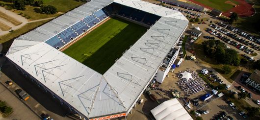 Arbeitgebermeile mit Sicht auf Stadion Arbeitgebermeile mit Sicht auf Stadion