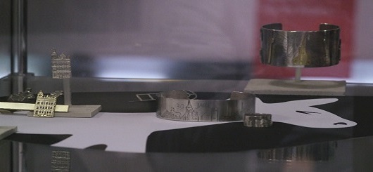 Ausstellung Schmuckgeschichten