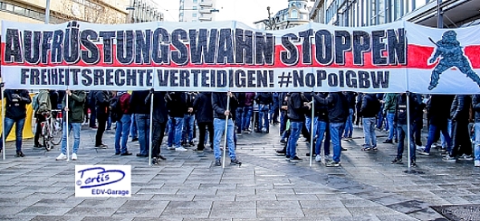 Plakat bei der NoPolGBW-Demo in Stuttgart