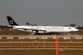 Die krisenbedingt gesperrte Landebahn Nordwest wurde zum Flugzeugparkplatz (Bild: Dennis Deis)
