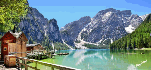Der Pragser Wildsee im Pragser Tal / Südtirol - Lago di Braies nella valle di Braies / Trentino Alto Adige