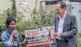 Übergabe der Unterschriften