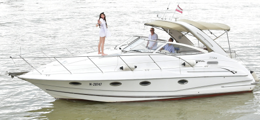Maibritt auf der Yacht