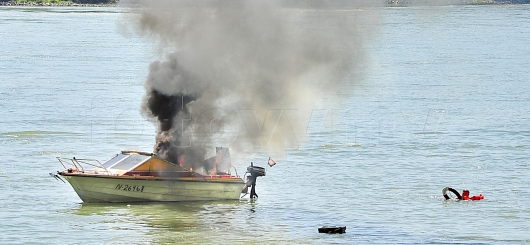 Das erste brennende Motorboot