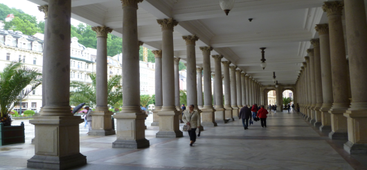 Tschechisch - deutsche Begegnungen in der Mlýnské kolonádě von Karlovy Vary
