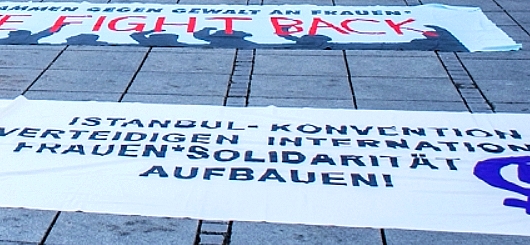 Banner auf der Kundgebung
