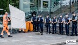 Treppe wird abgesperrt