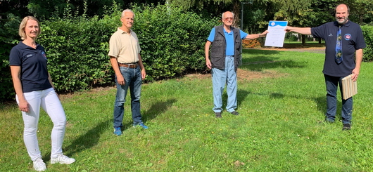 Übergabe der Ehrenurkunde an Wolfgang Janders