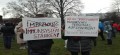 Zwei Teilnehmer in Solidarität mit den Pflegekräften.