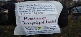 Teilnehmerin macht auf das höchste Gesetz aufmerksam.
