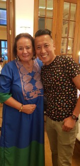 Unter den Gästen : Edit Fleischberger mit dem Hauptdarsteller aus dem Musical Miss Saigon: Kok Hwa Lie 