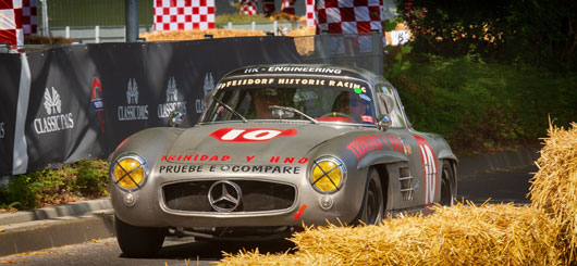 Mercedes SLS auf Rundstrecke