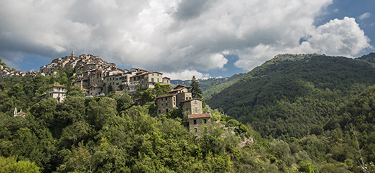 iew del villaggio di Apricale