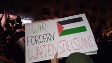 Demonstrantin mit Schild, Stuttgart, 19.11.2023