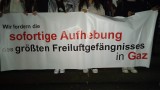 Teilnehmer mit Banner, Frieden-für-Palästina-Demo, Stuttgart, 19.11.23