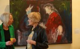 Kunst genießen, plaudern und Meinungen austauschen.