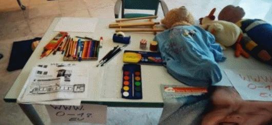 Kindernotfälle: Eltern mit Kindern ab 3 Jahren üben lebensrettende Maßnahmen in Südtirol. 