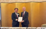  BernaBernd  Meyer und Kenji Yoshida, COO der Oriental Land Company,