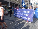Teilnehmer mit Banner, Aufzug, München, 01.09.24