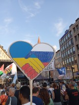 Teilnehmer mit Schild, Aufzug, München, 01.09.24