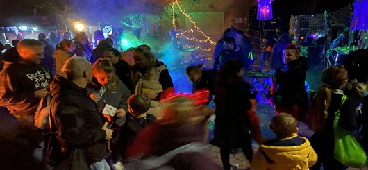 der Vorgarten von Thorsten Rühl bot ein Bild des Grauen am Happy Halloween 