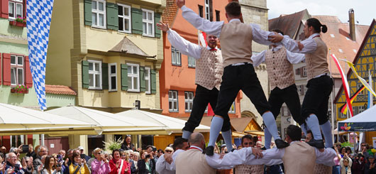 Dinkelsb-hl-feiert-Jubil-um-Romantische-Stra-e
