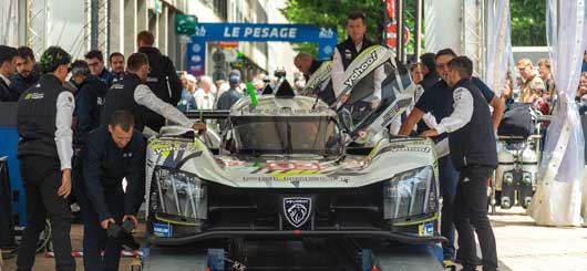24h-Le-Mans-Technische-Abnahme-in-der-City