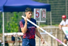 Matteo-Oliveri-bertrifft-sich-selbst-in-Lucca