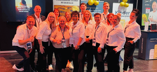 Links- Stephan Mündelein gemeinsam mit dem Messe-Team der Wertsicherung im Einsatz