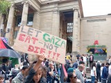 Kind mit Schild, Stuttgart, 27.07.2025