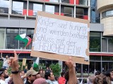 Teilnehmer mit Plakat, Stuttgart, 27.07.2025