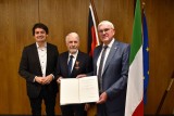 Auszeichnung mit dem Bundesverdienstkreuz am Bande