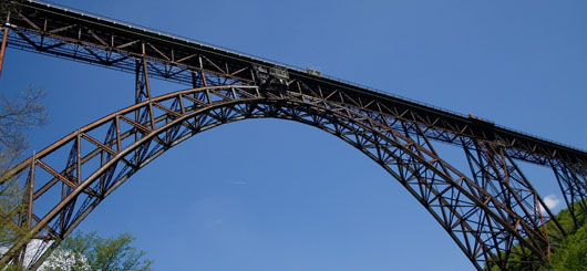 M-ngstener-Br-cke-erh-lt-nationale-Ehrung