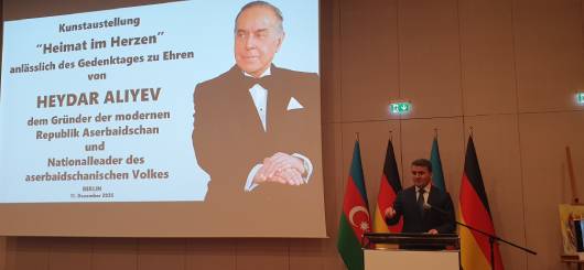 Nationalleader-Heydar-Aliyev-in-Berlin-geehrt