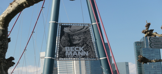 Plakat am Eisernen Steg in Frankfurt am Main
