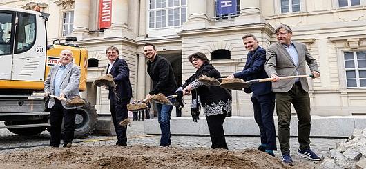 Spatenstich-f-r-die-Begr-nung-am-Schlossplatz