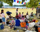 Gemeinsames Picknick zum 91. Geburtstag des Dalai Lama.