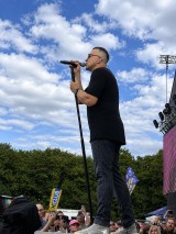     Marcus Meyn of Camouflage performs directly in front of the audience on the festival catwalk.