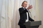 Kunsthallenchef Dr.Jörg-Uwe Neumann als dynamischer Projektredner